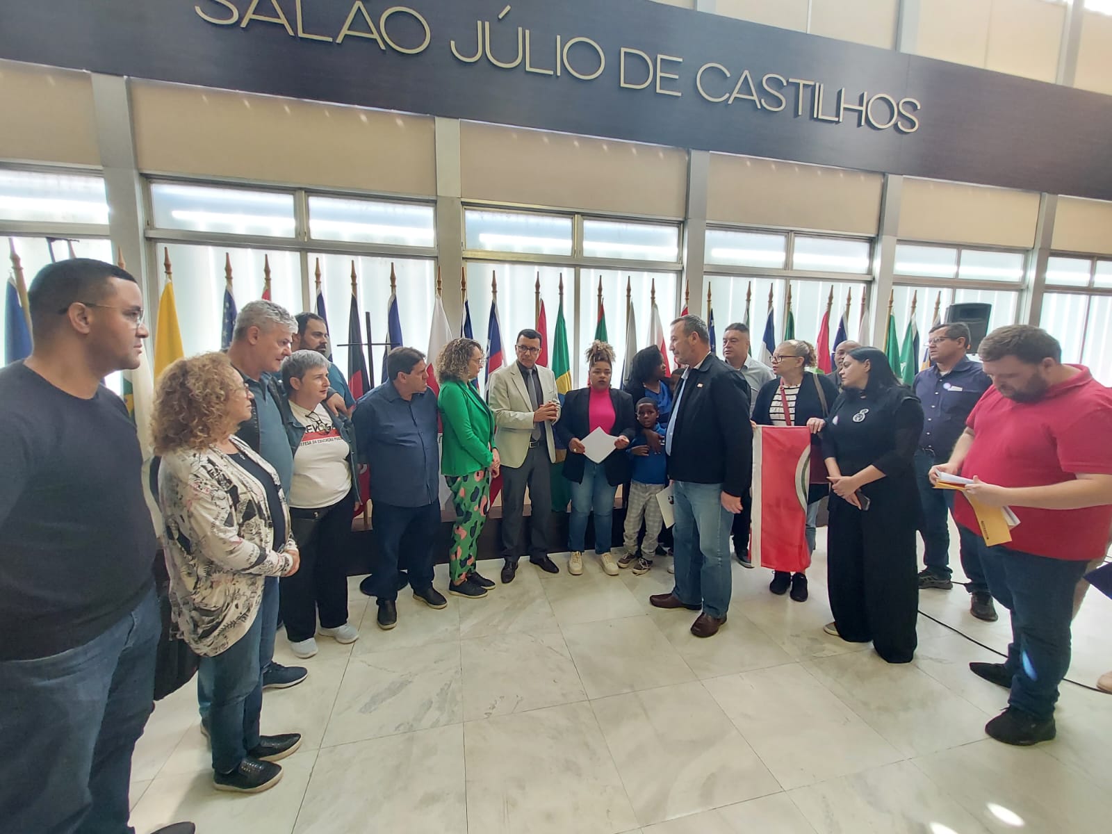 FEEAC RS participa do lançamento da Frente Parlamentar em Defesa dos